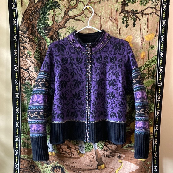 Purple Icelandic designs sweater - Picture 3 of 10